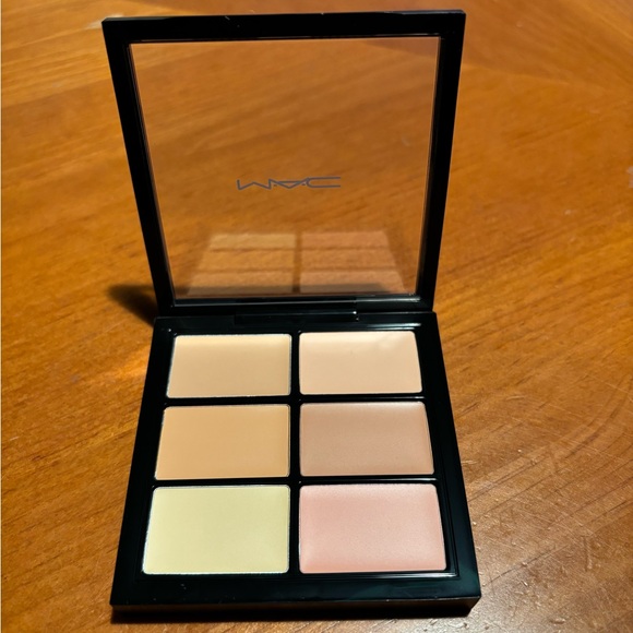 MAC Studio Fix Conceal and Correct Palette - Picture 6 of 16